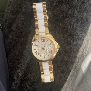 Womens fossil watch. Gold and white